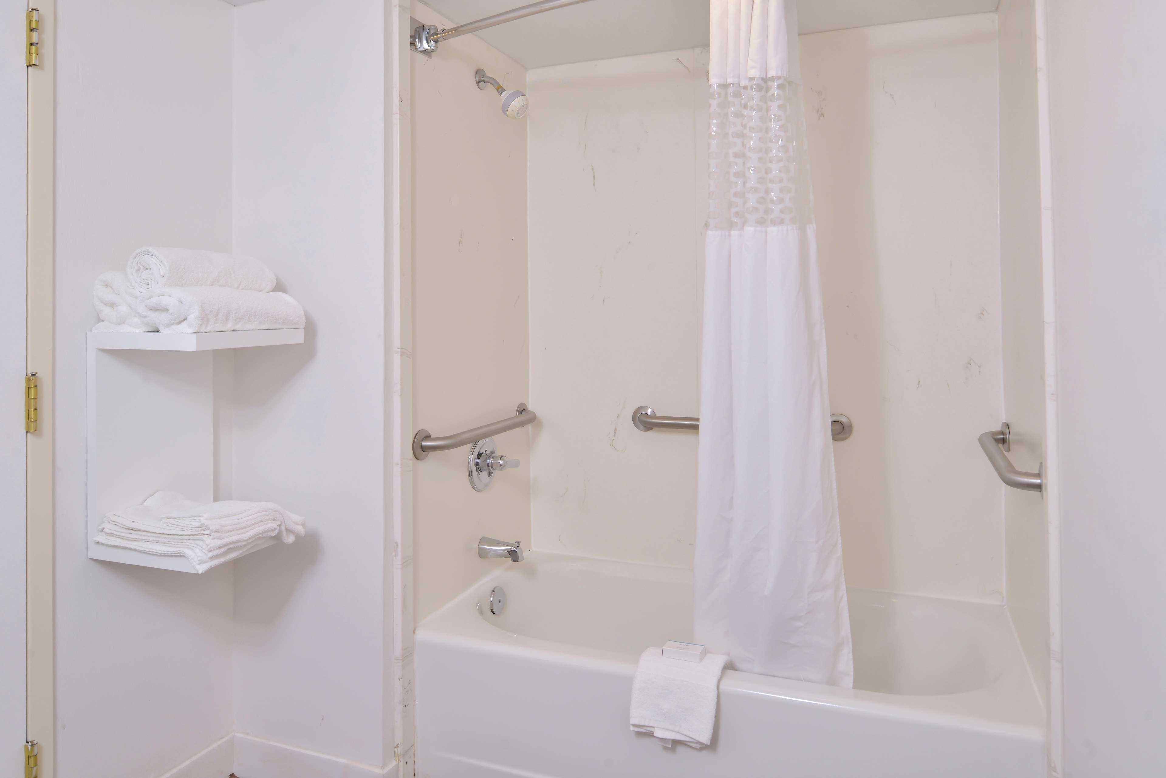 Hampton Inn Greensboro East / Mcleansville Екстериор снимка