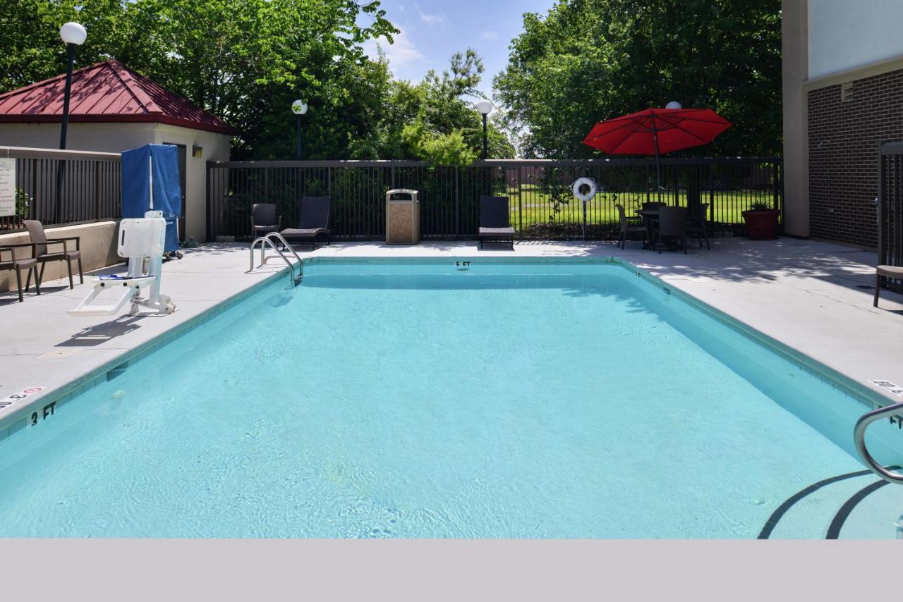 Hampton Inn Greensboro East / Mcleansville Екстериор снимка
